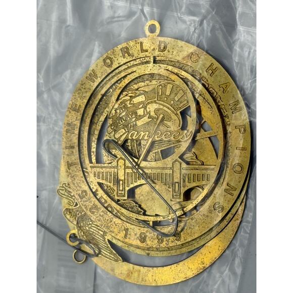 NEW Vintage Rare 1999 NY Yankees 25 Time World Champions Gold Earrings - Picture 1 of 2